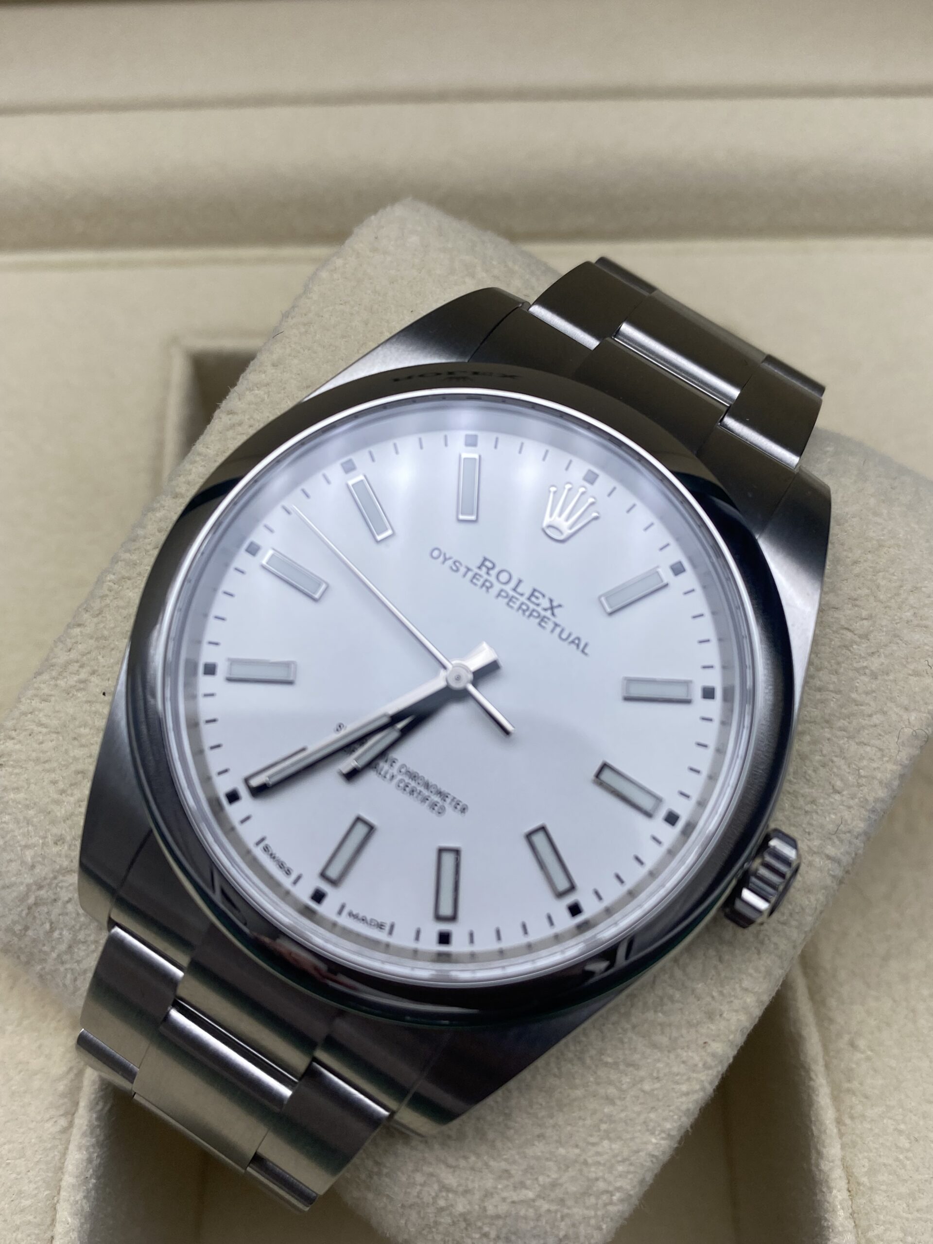 ROLEX OYSTER BLANC REF 114300