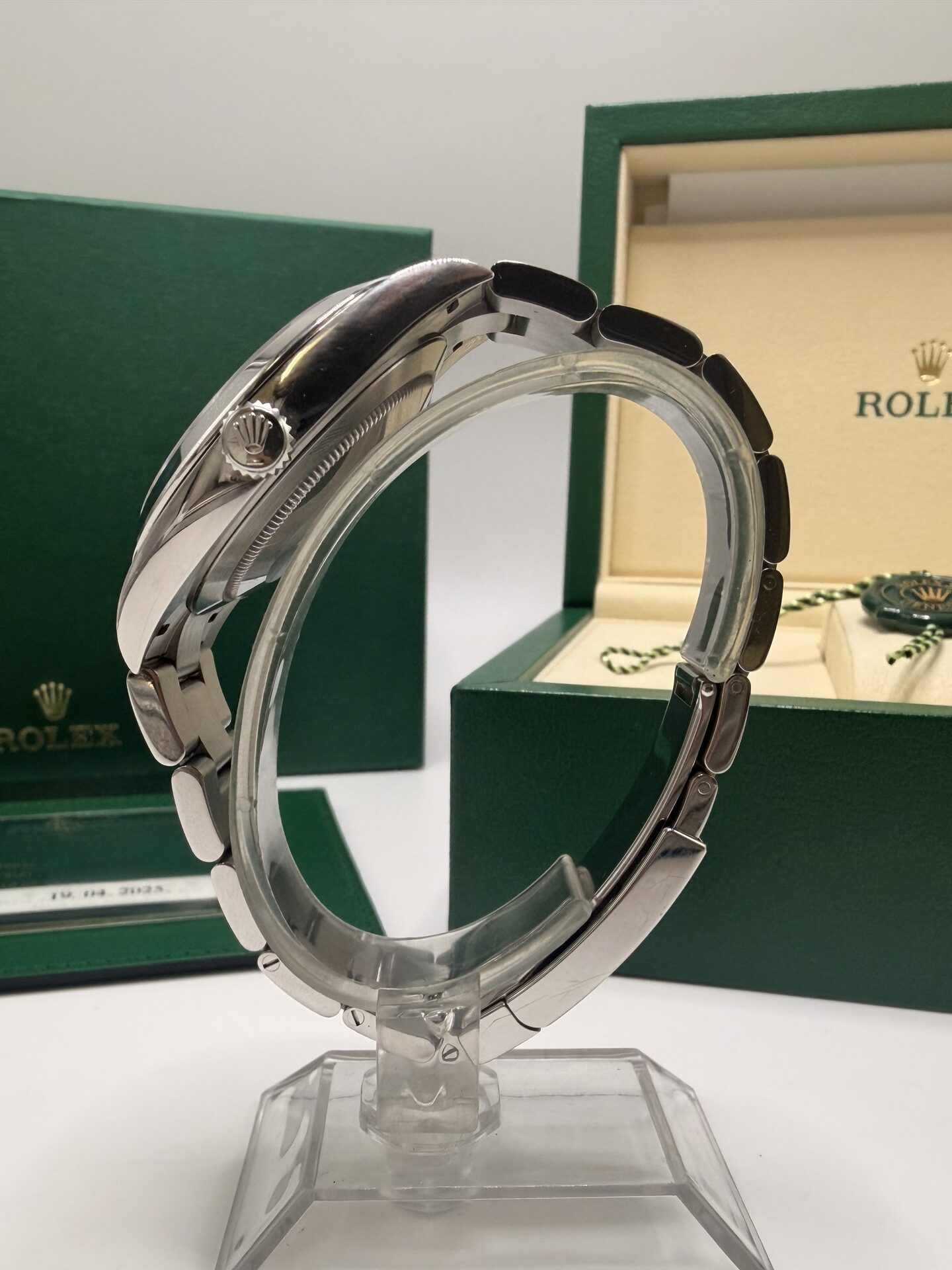 Rolex Datejust 41 Black Dial - Oyster Bracelet - 126300 - Full set 2025 – Image 4