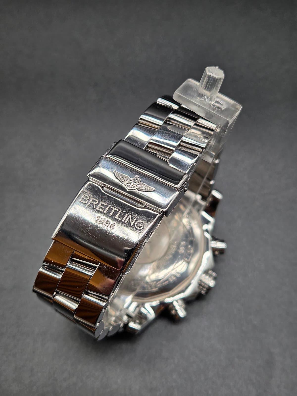 Breitling Super Avenger ref A13370 – Image 4